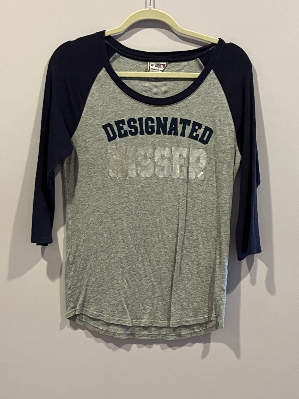 Women's Victoria Secret "Deisgnated Kisser" Yankees V-Neck T-Shirt Size L